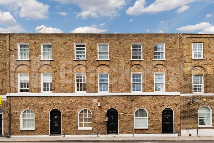 modern and stylish studio property located on the first floor in Islington New North Road, Islington 